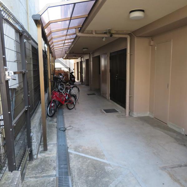 パインテール御影 駐車場
