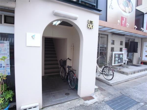 昴ビル エントランス