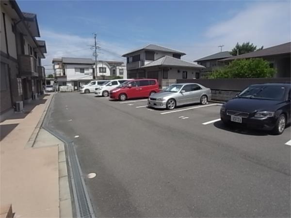 シーショア五色山A棟 駐車場
