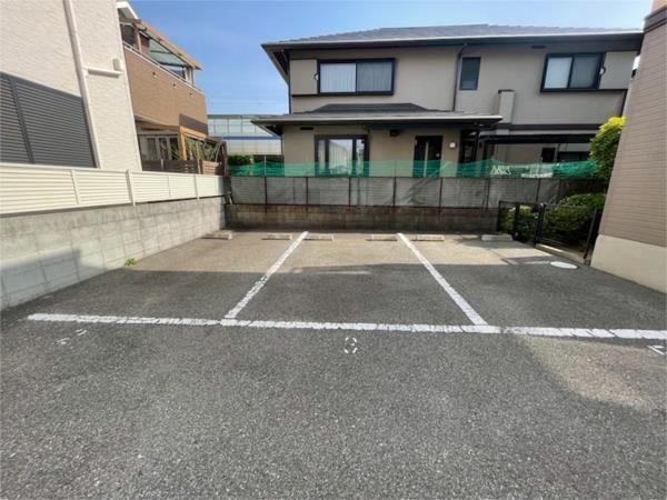 ウイング西宮 駐車場