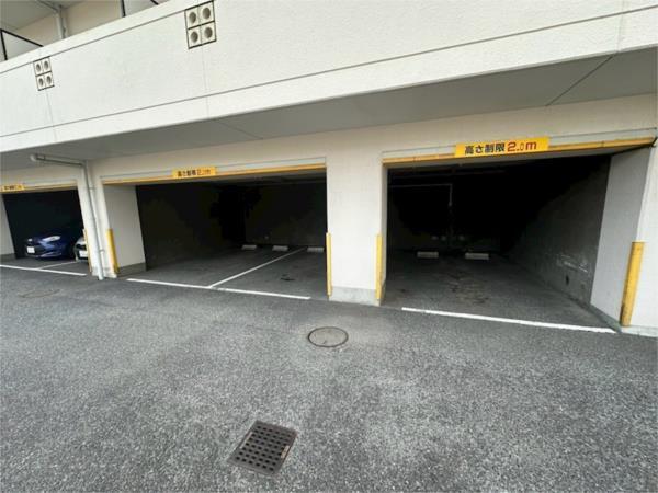 グランデアステール芦屋 駐車場
