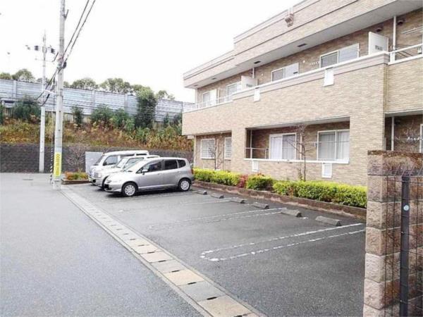 プラムテラス 駐車場