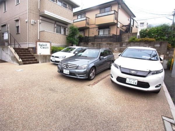 ソレーユ・コート 駐車場