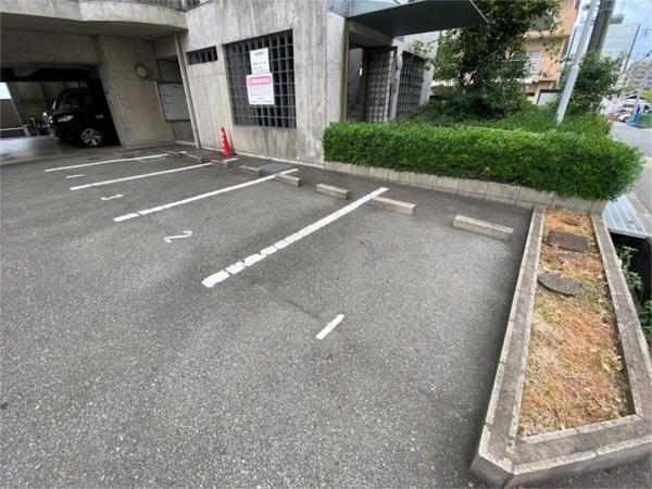 アーバンフラッツＫ 駐車場