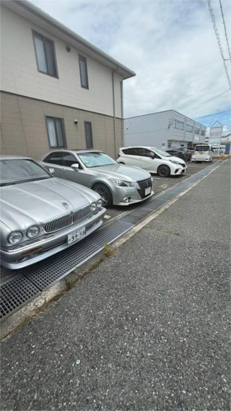 シャーメゾン魚住Ｂ 駐車場