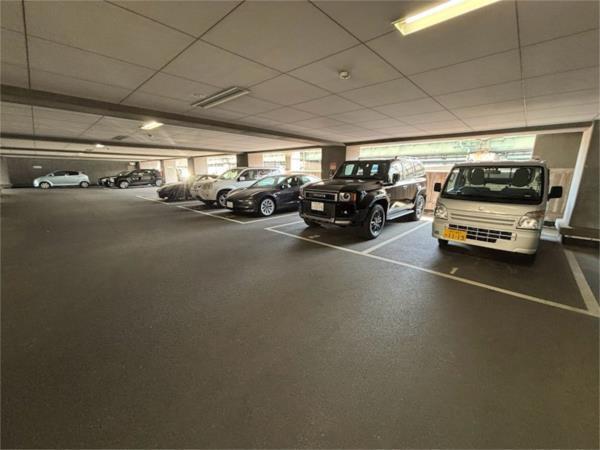 ストークコート 駐車場