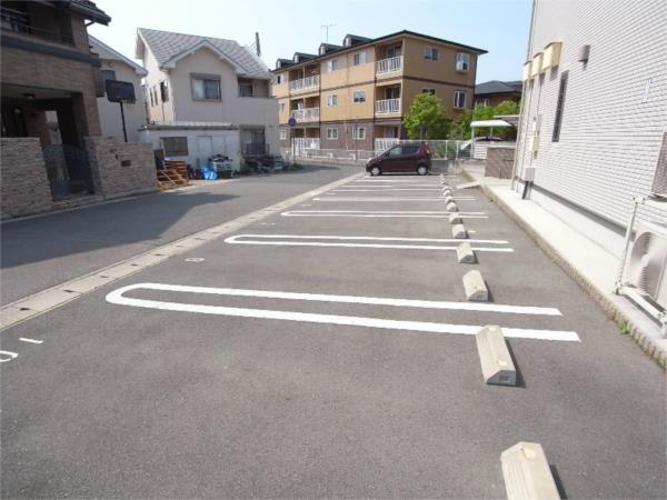 ハイツフローラ南 駐車場