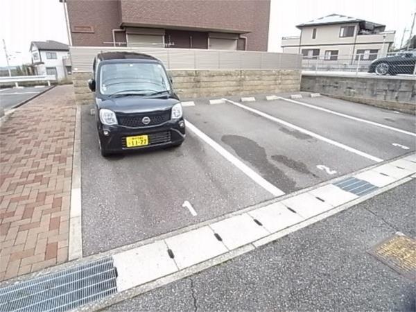 ハピネス・サイノII（101） 駐車場