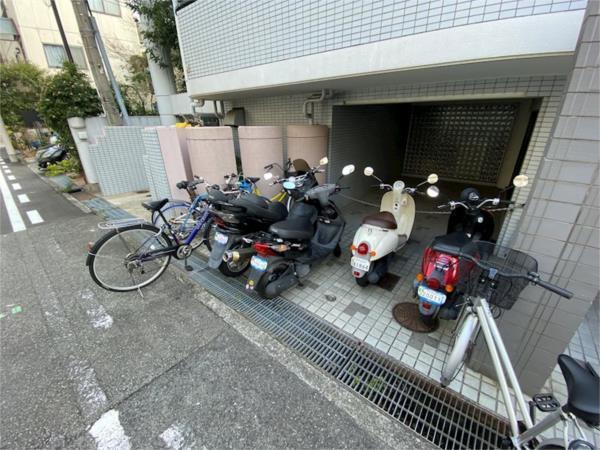メゾン・ド・六甲パートII 駐車場