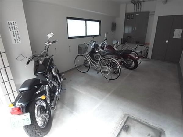 インペリアル六甲道 駐車場