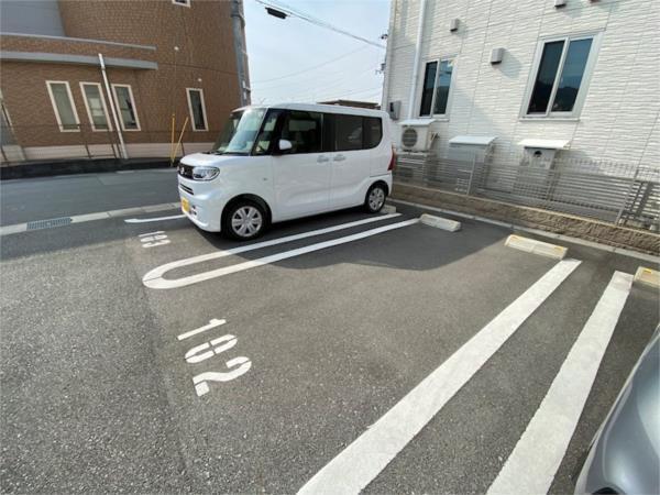 メゾンカンヌ 駐車場