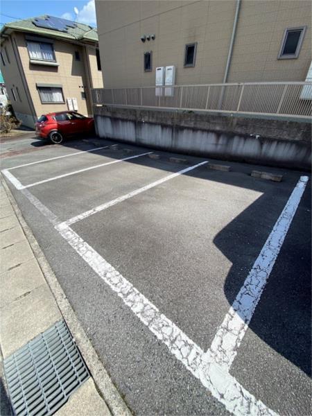 シャーメゾン　さくら坂E棟 駐車場