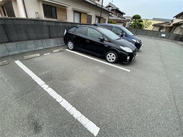 アンベリール都倉 駐車場