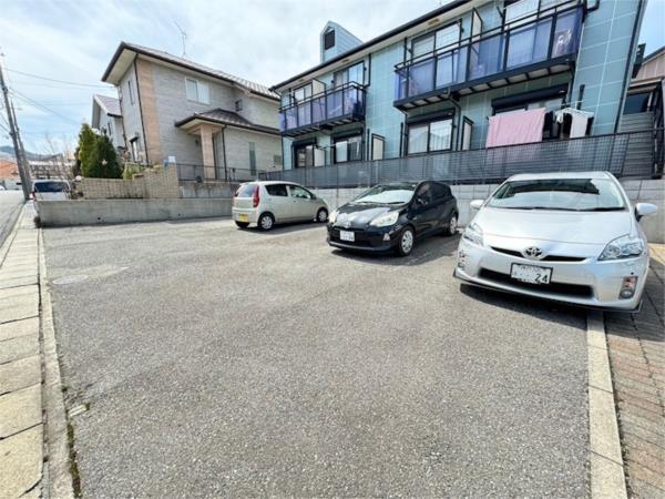 エルピソII 駐車場