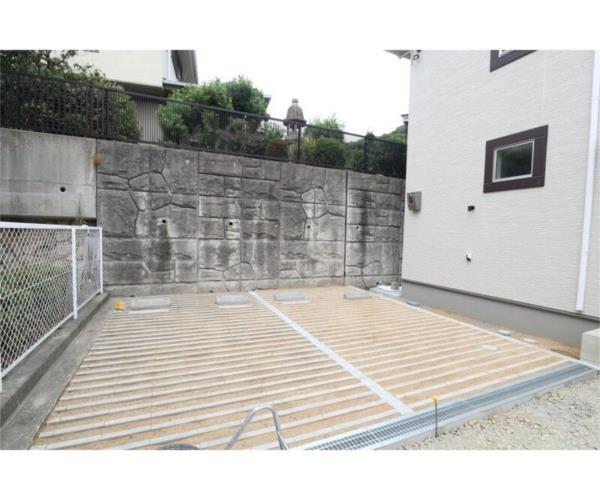 フォレストメゾン岡本 駐車場