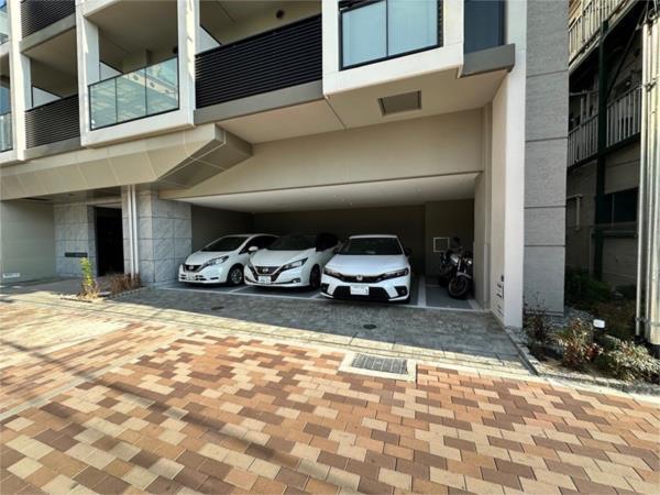 クローバー・マーレ神戸 駐車場