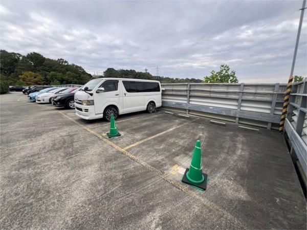 鈴蘭泉台第二住宅５号棟 5 駐車場