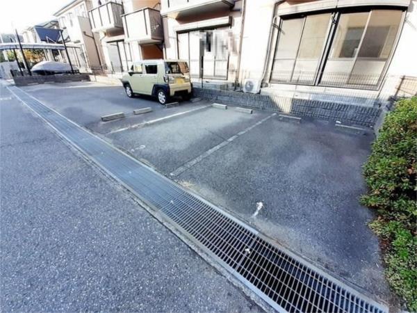 リンディー西神戸 駐車場