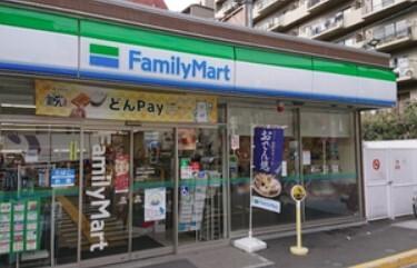 ファミリーマート 緑地公園駅西店：614m