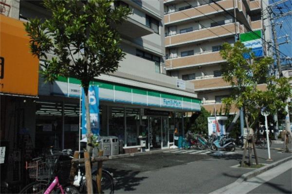 ファミリーマート今津駅前店：739m