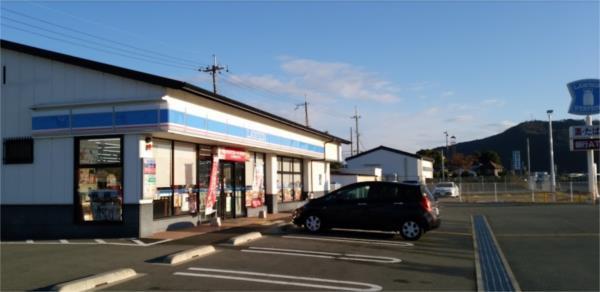 ローソン たつの日山店：624m