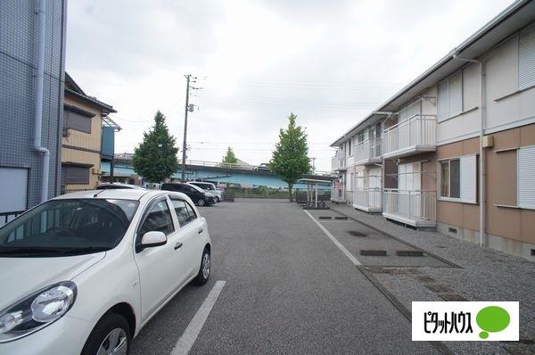 アベニュー坂田　B（101） 駐車場