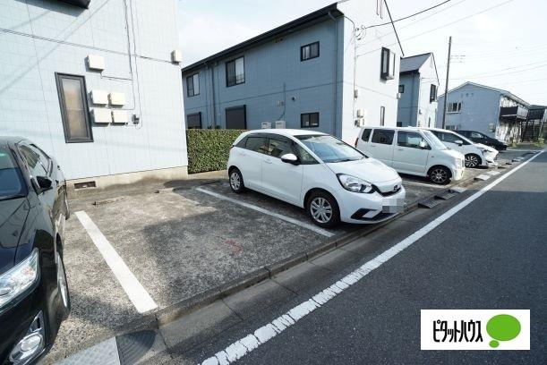 レジデンス八重原A（201） 駐車場