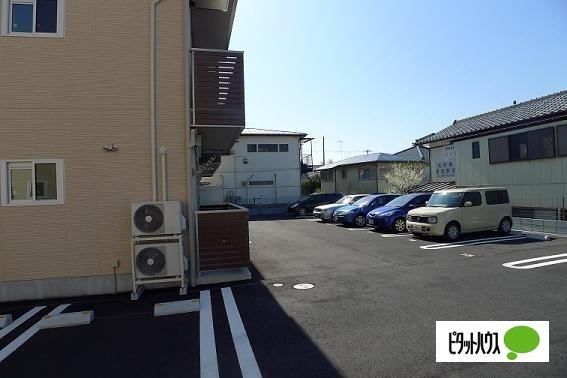 CROWN　HILL　B（103） 駐車場