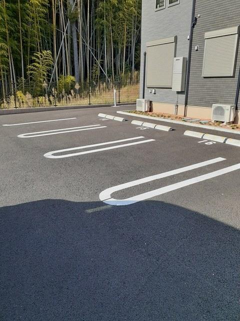 カレント美郷Ⅵ（301） 駐車場