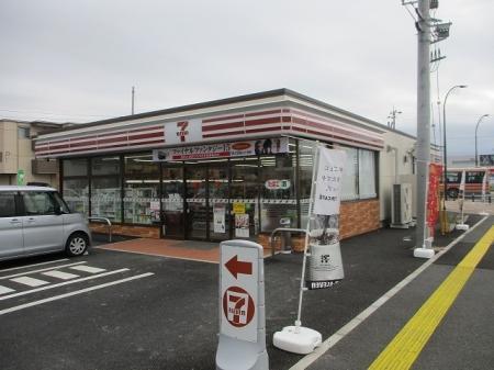 セブンイレブン袖ケ浦駅北口店：124m