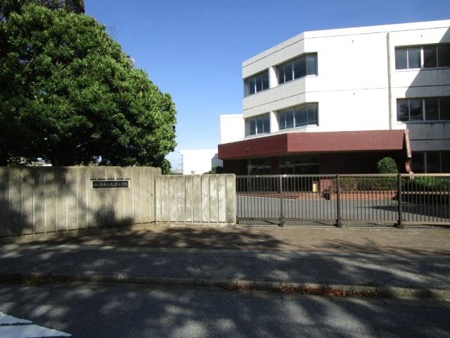 袖ケ浦市立蔵波小学校：945m