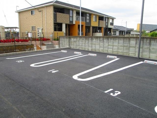 コモド（103） 駐車場