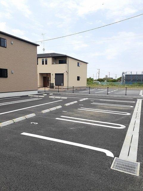ラヴィエールⅡ（101） 駐車場