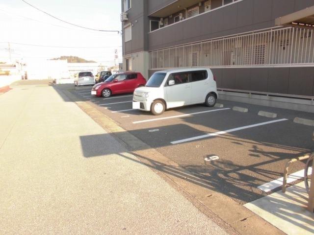 グラマードマレⅡ（203） 駐車場