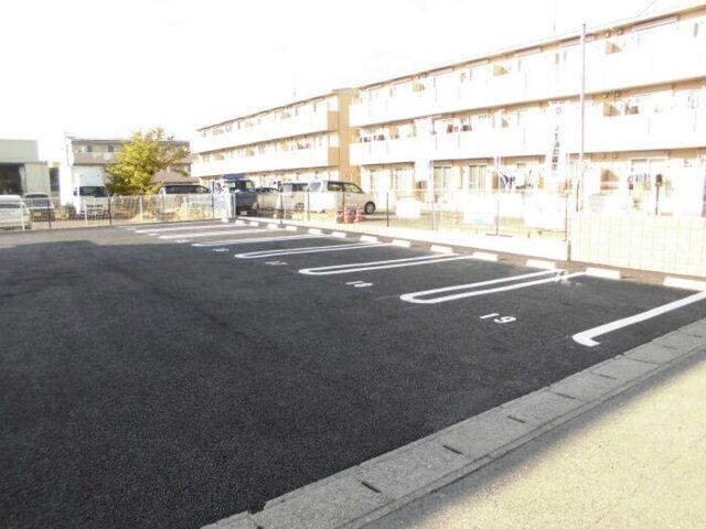 エアフォルク（202） 駐車場