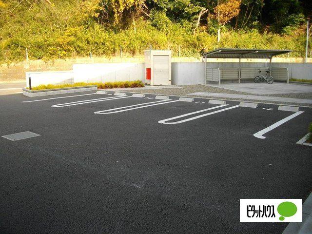 カーサ　ファミリア（201） 駐車場