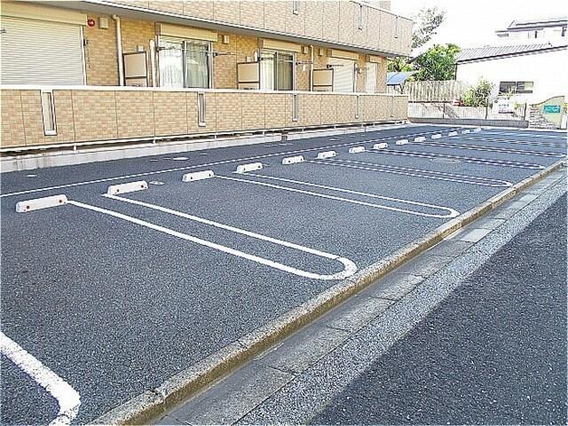 アインス フォーゲル（306） 駐車場