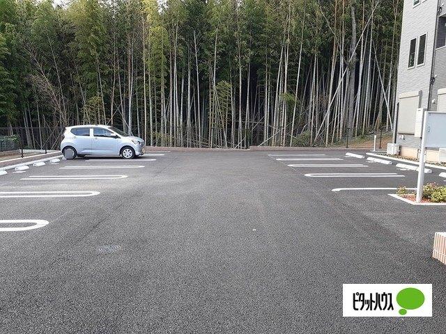 カレント美郷Ⅵ（301） 駐車場