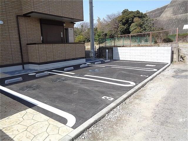 RISE（ライズ）（105） 駐車場