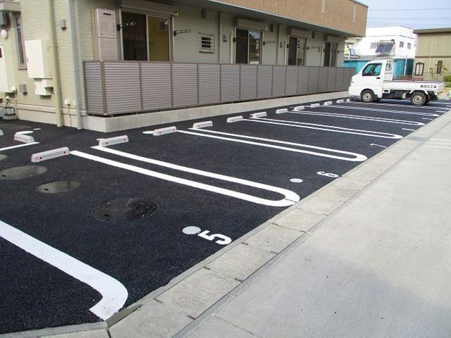 グレイズシア（301） 駐車場