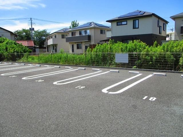ビッグベン・ラピス（106） 駐車場