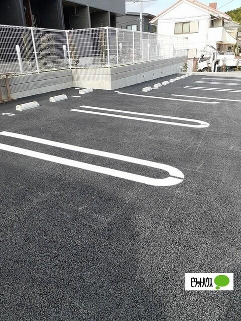 イヤサカ（104） 駐車場