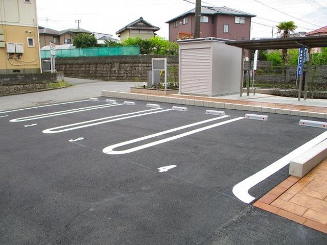 コモド（101） 駐車場