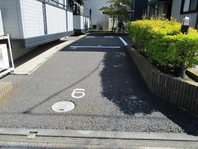 マミ・セントラルハイツ　ＤＥ（D201） 駐車場