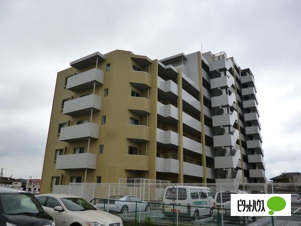 スーパー等も徒歩圏で揃う便利な立地です