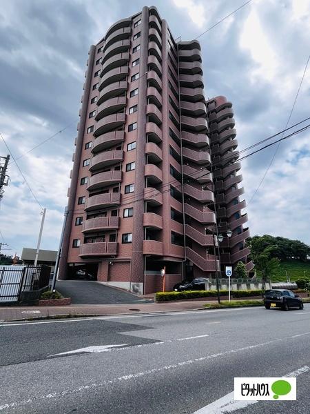 快速停車の長浦駅、北口からは高速バスも発着します。