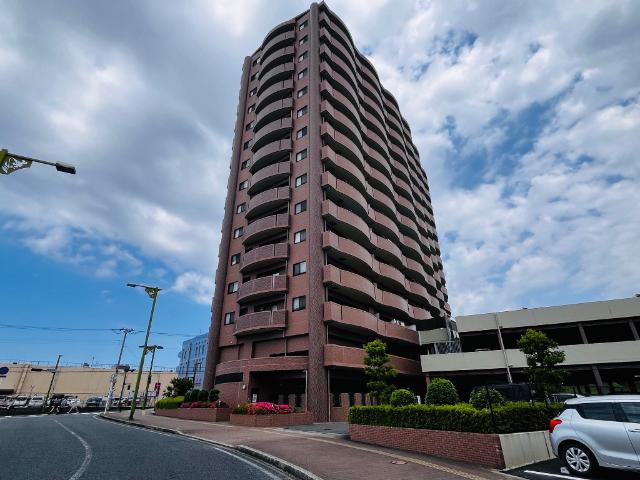 快速停車の長浦駅、北口からは高速バスも発着します。