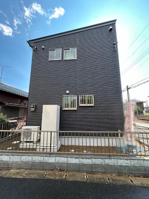 シックで落ち着いた外観