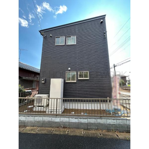 シックで落ち着いた外観