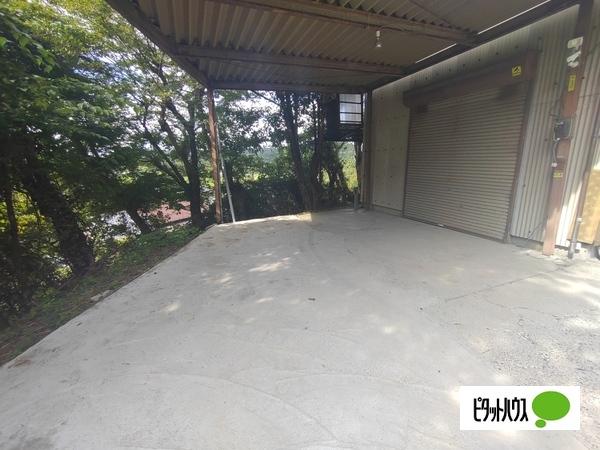 君津市浦田売倉庫 駐車場
